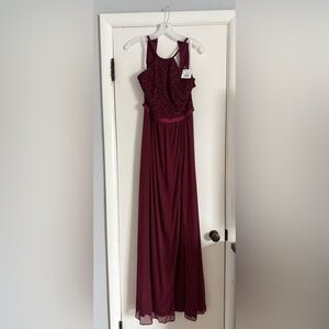 Elegant Burgundy Lace Evening Gown